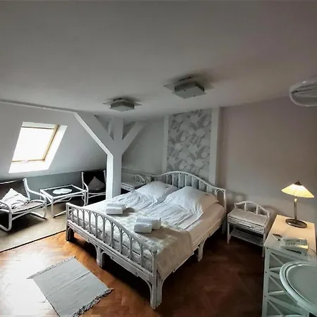 Polonia Na Rynku ホテル