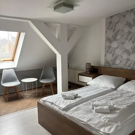 Polonia 3*